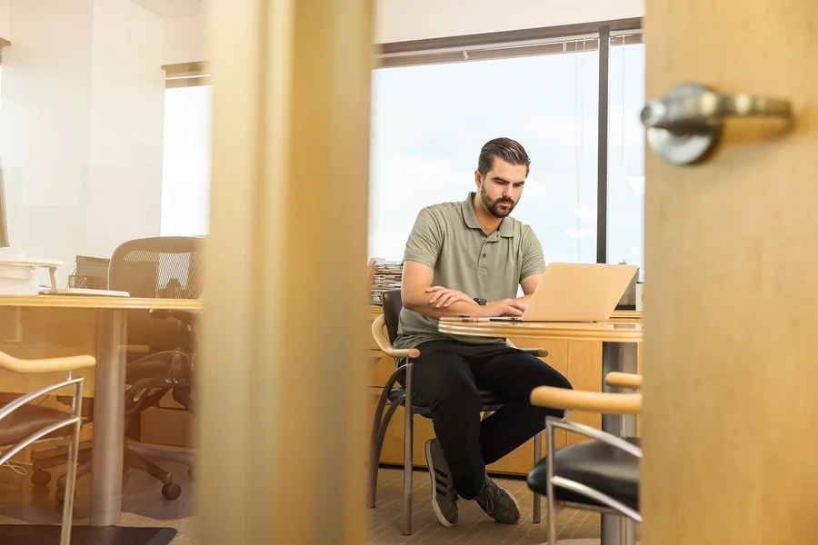 5 Things Office Furniture Stores Offer Smart Buyers