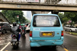Daily commuter traffic highlighting the risks of driving unsafe vehicles and repeated breakdowns