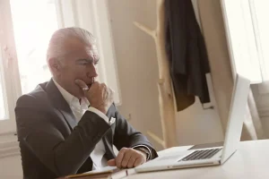 How Many Holiday Gifts to Order for Office Teams
